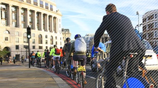 城市骑自行车